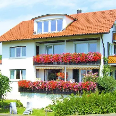 1 Apartment *